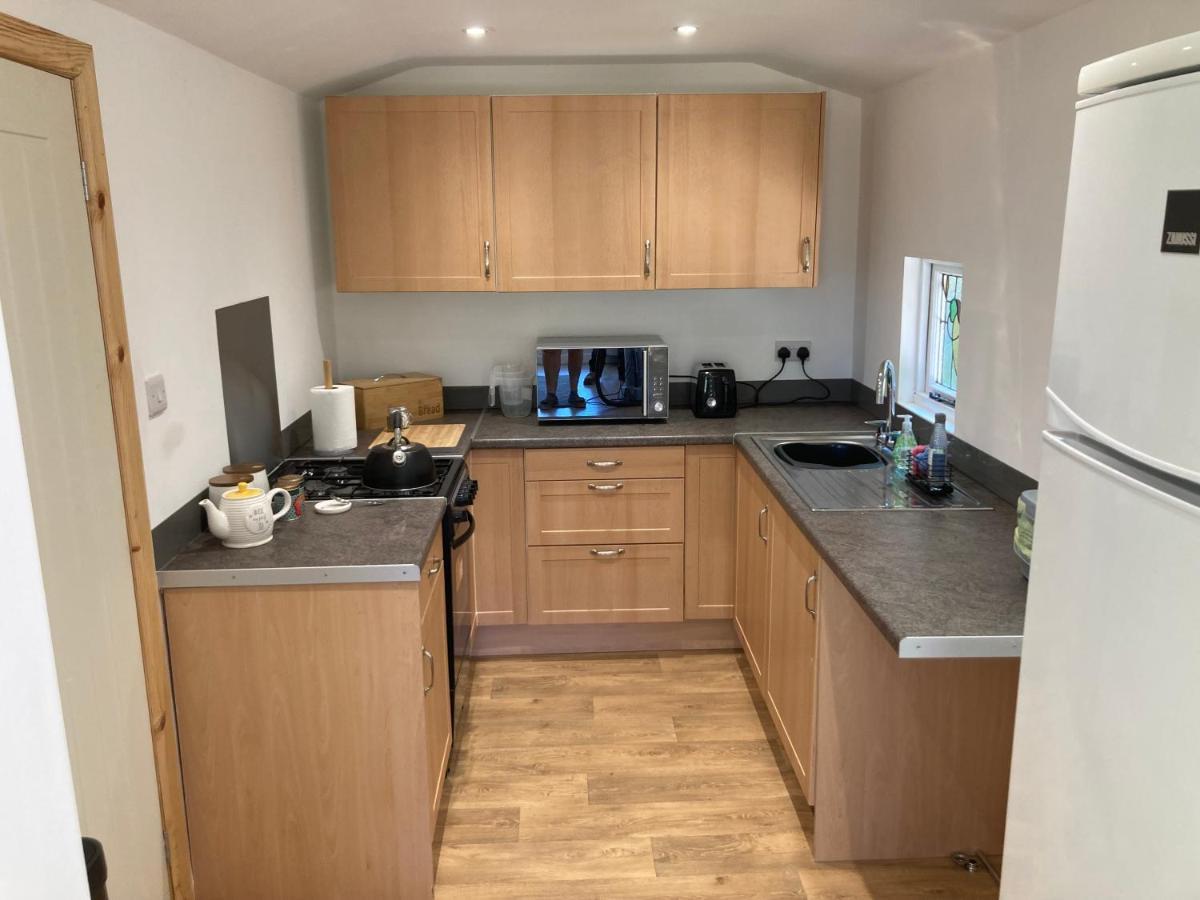 Honey Bee Cabin Llandysul Exterior photo